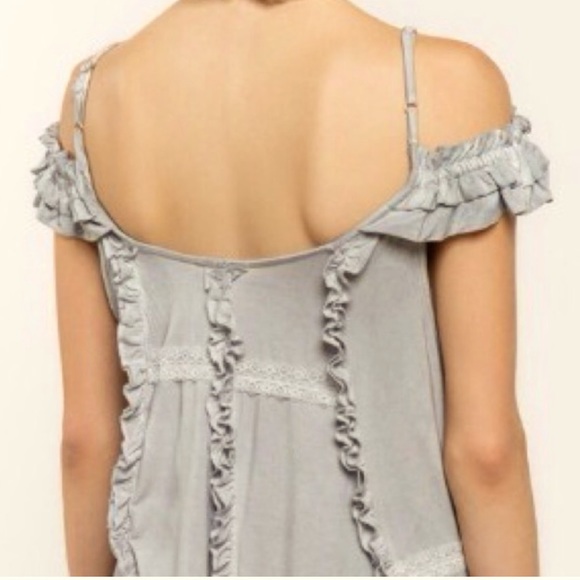 LAST ONE • POL DOVE GRAY RUFFLE COLD SHOULDER TOP - Picture 5 of 6